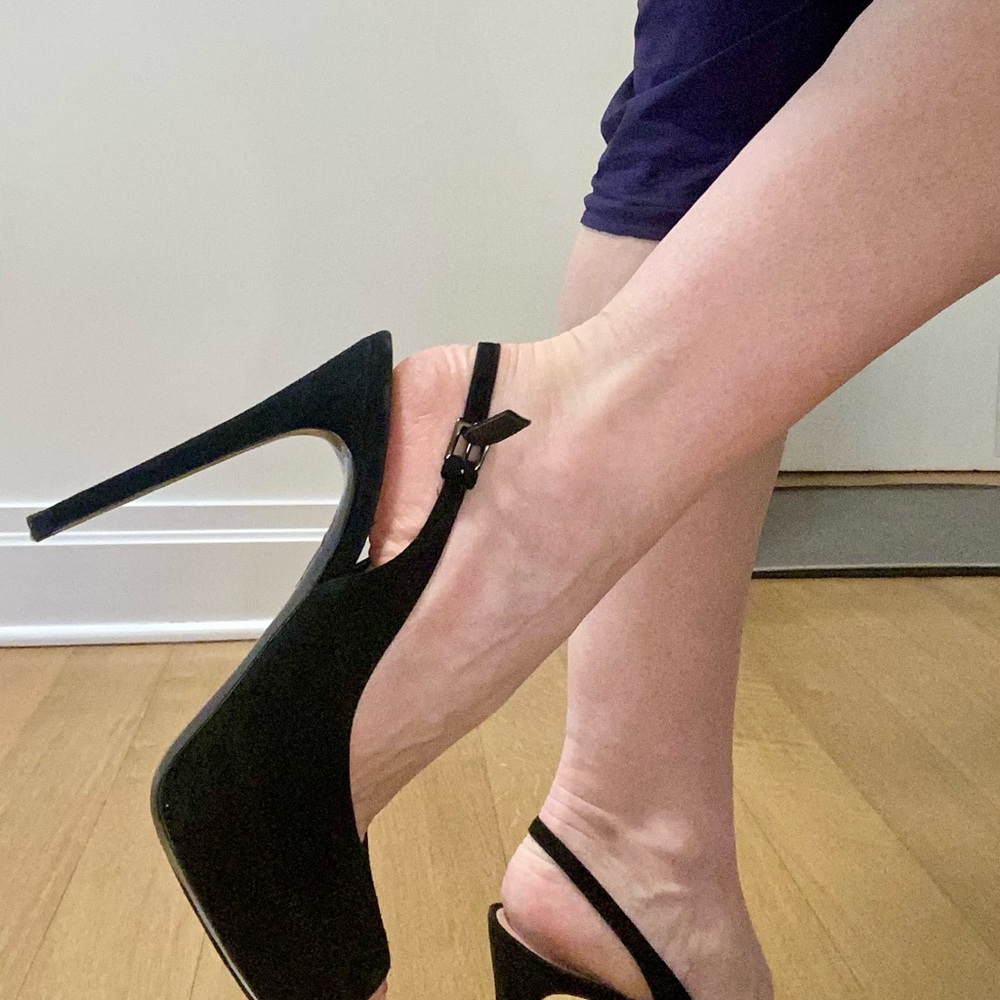 Elegant Black Stiletto Heels-5 inch size 8 ( it says 39 but runs small)